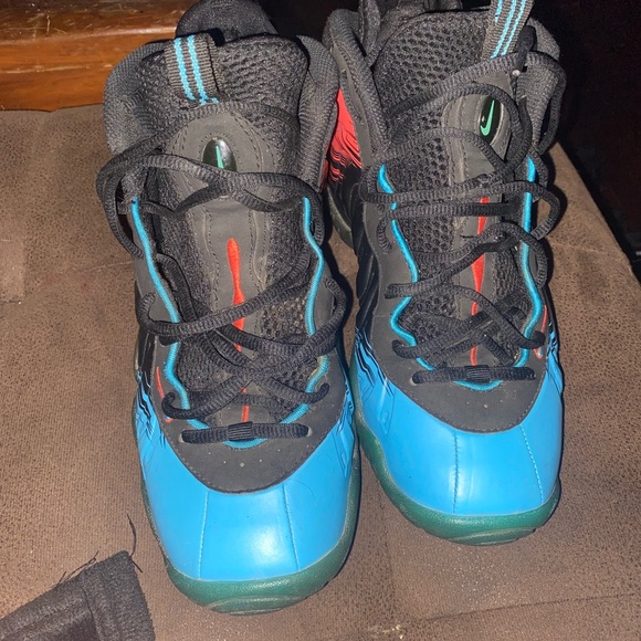 Nike - Picture 3 of 5